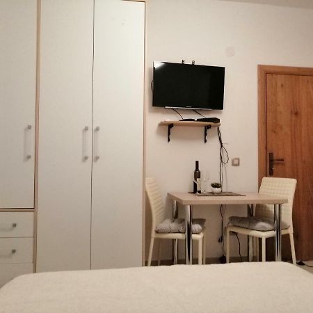 Studio Apartman Irena1 บิเยลา ภายนอก รูปภาพ