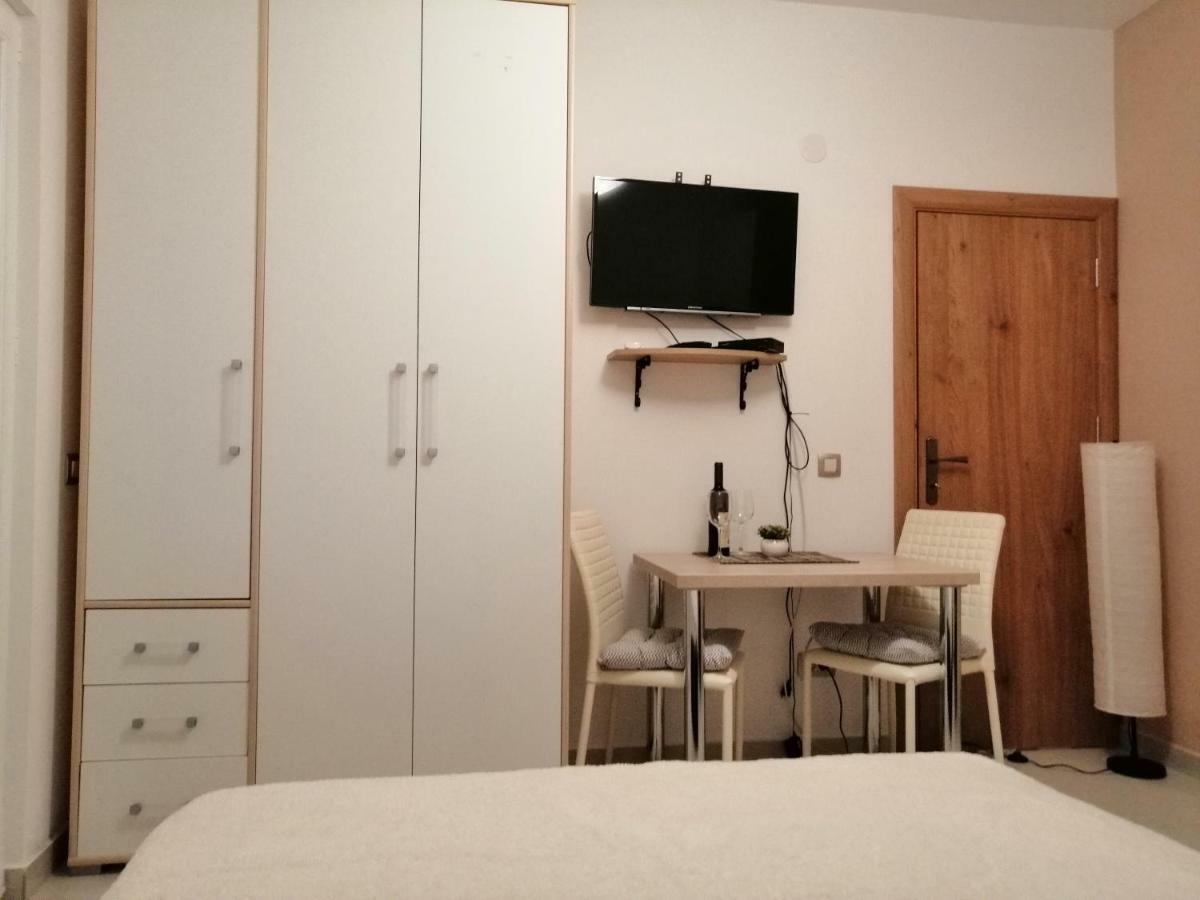 Studio Apartman Irena1 บิเยลา ภายนอก รูปภาพ
